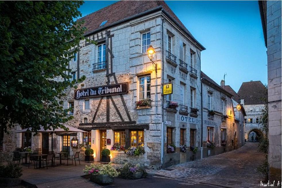 Logis - Hotel & Restaurant Du Tribunal Mortagne-au-Perche Exterior photo